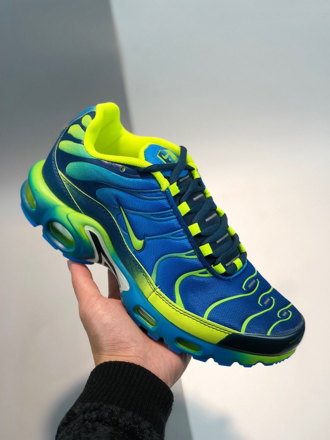 Nike Air Max Plus ‘Gradient’ Fade Blue Hero Volt 5339536