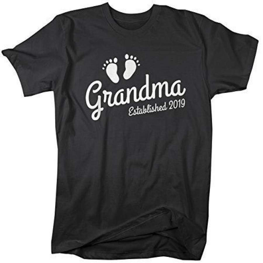 Shirts By Sarah Women’s Unisex Grandma Established 2019 T-Shirt Baby Feet Cute Shirts