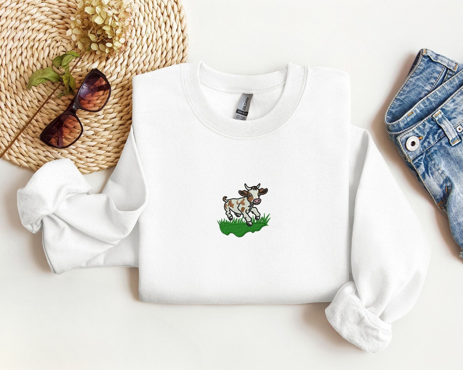 Embroidered Cute Cow Sweatshirt 2D Crewneck Sweatshirt All Over Print Sweatshirt For Women Sweatshirt For Men Sws2643