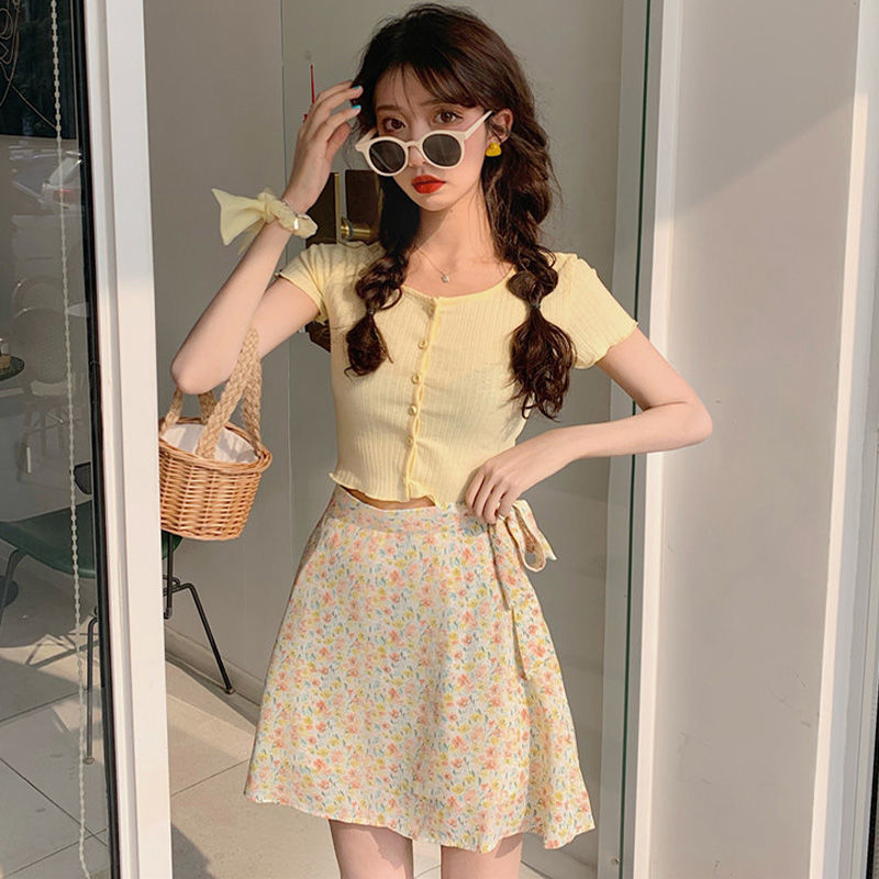 Summer 2021 New Self-cultivation Sweet Short Paragraph Short-sleeved Knitted Cardigan + Floral Skirt Two-piece Female Set alx