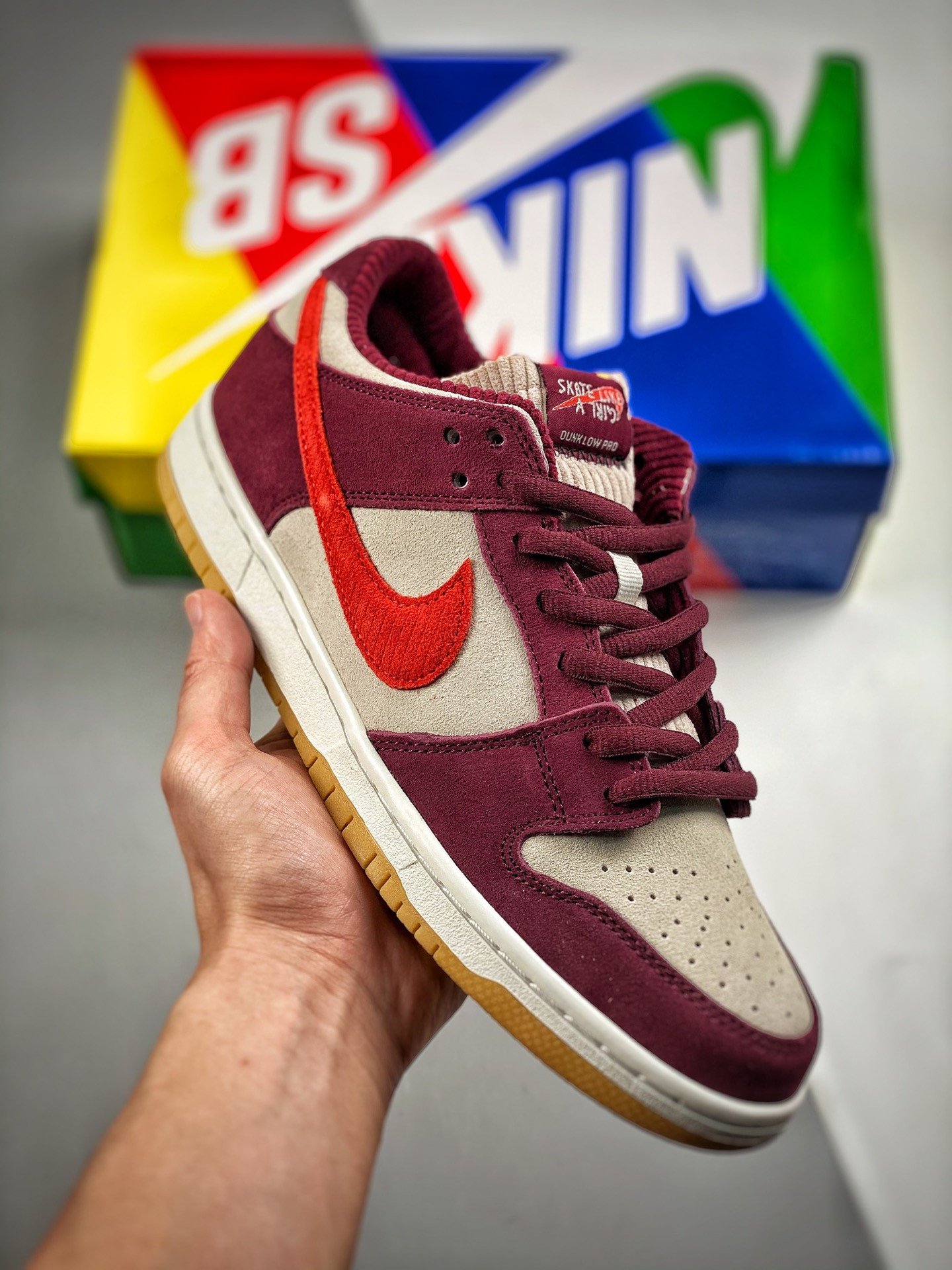 Skate Like a Girl x Nike SB Dunk Low WhiteBarely Rose-University Red 5338884