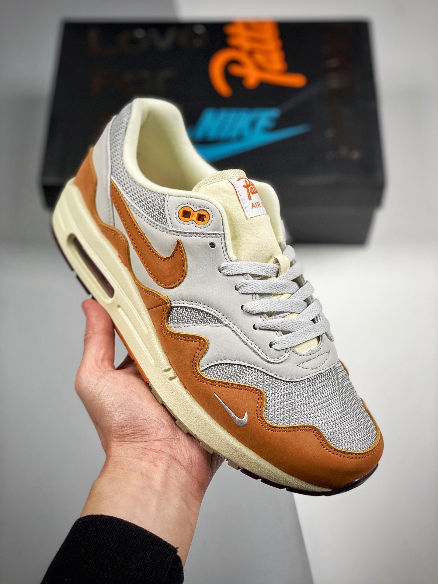 Patta x Nike Air Max 1 Metallic SilverMonarch-Pure Platinum 5338923