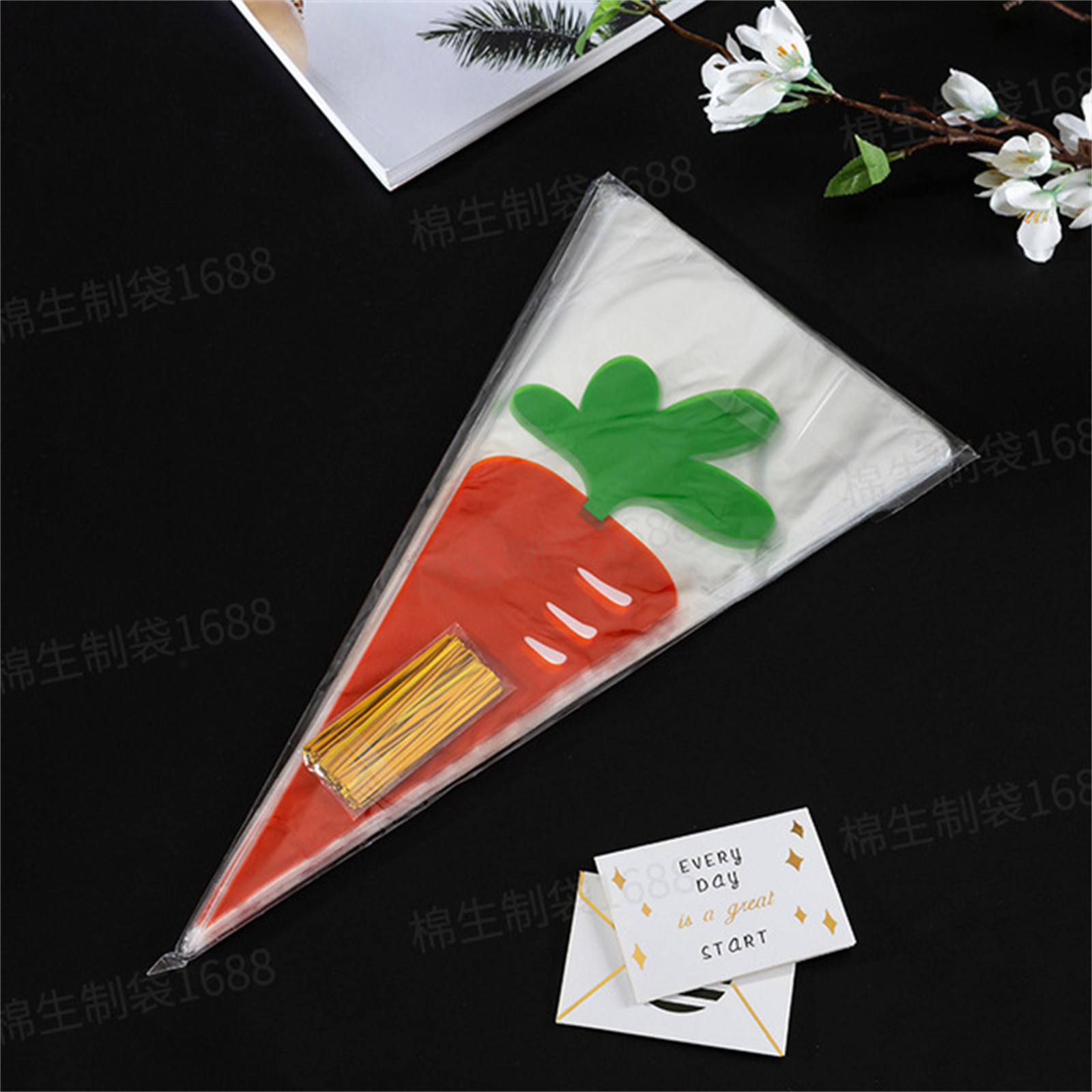 100pcs/Lot DIY Easter Carrot Candy Bag Wedding Favors Birthday Party Decoration Sweet Cellophane Transparent Cone Storage alx