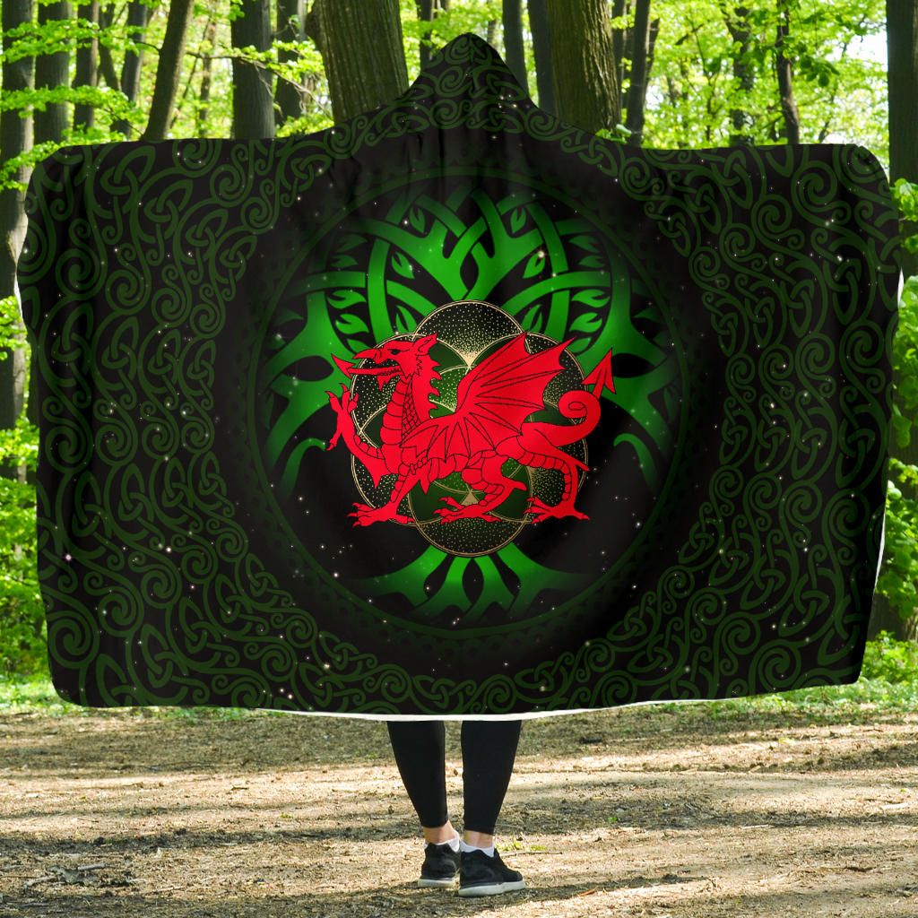 Wales Celtic Hooded Blanket – Welsh Dragon & Tree of Life – BN22