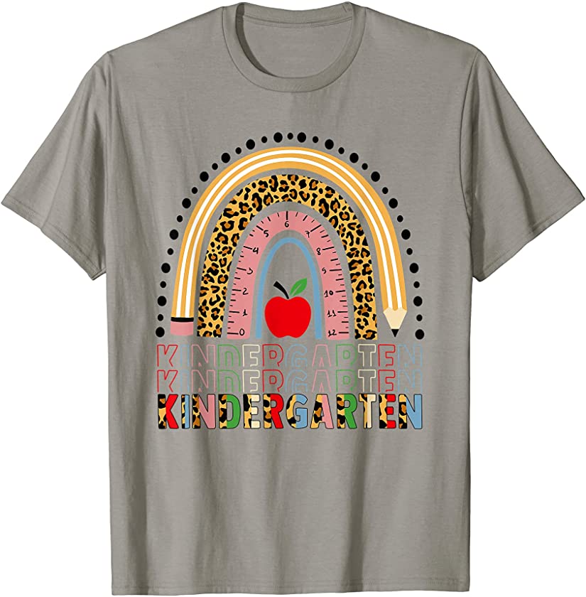 0dzN Leopard Rainbow Kinder Teacher First Day Of School T-Shirt