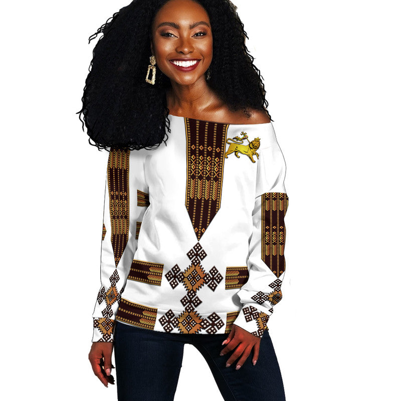 (Custom Personalised) Ethiopia Women Off Shoulder Sweater Ethiopian Lion Of Judah Tibeb Vibes No.1 Ver – White Lt8