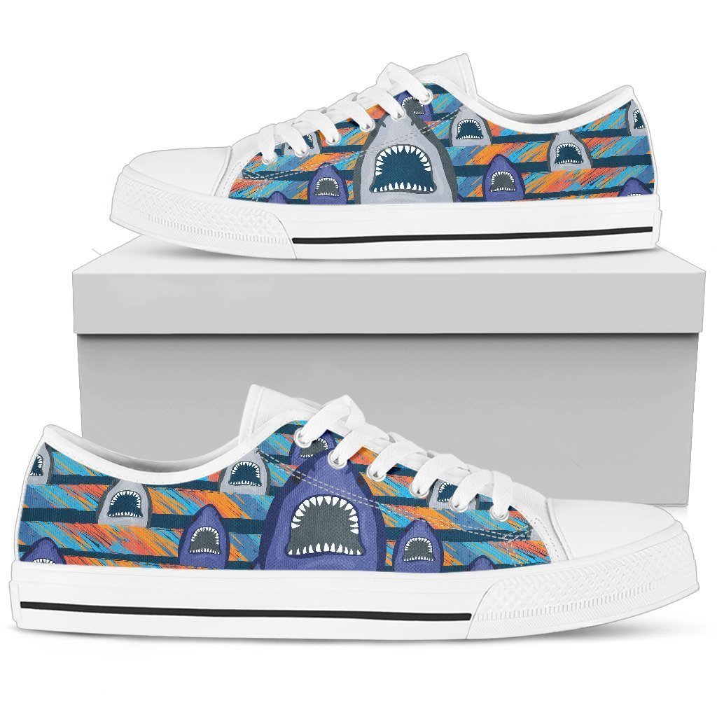 Blue Shark Pattern Men Low Top Canvas Shoes