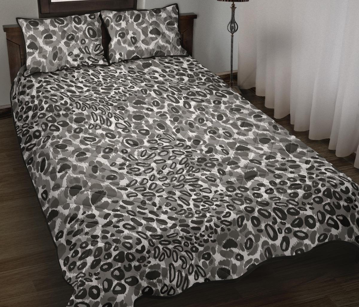 Gray Leopard Texture Pattern Quilt Bed Set