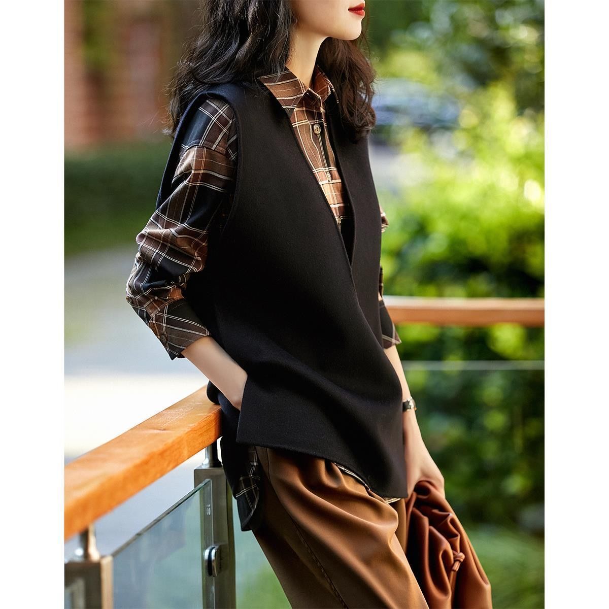 Women Autumn Coat Top Side Slit Women’s Vest Retro Sleeveless Tops Korean Fashion Loose Deep V Neck Designer High Quality New alx