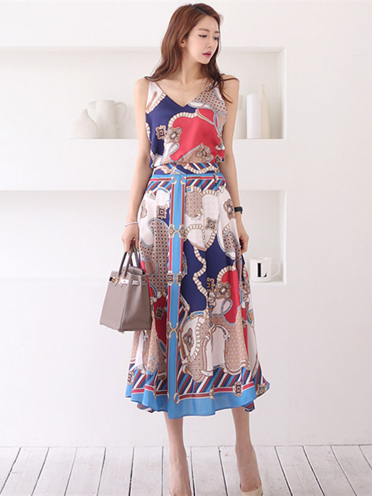 2022 Summer Two Piece Set Women Halter V Neck Spaghetti Strap Top + Long Skirt Set Satin Silk Fashion Chains Print Skirt Suit alx