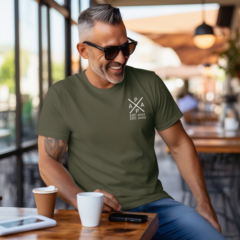 Dad’s Edition:T-shirt with the child’s name and year of birth.Dad gift.Dad gift idea.Personalized father shirt.Father’s Day gift