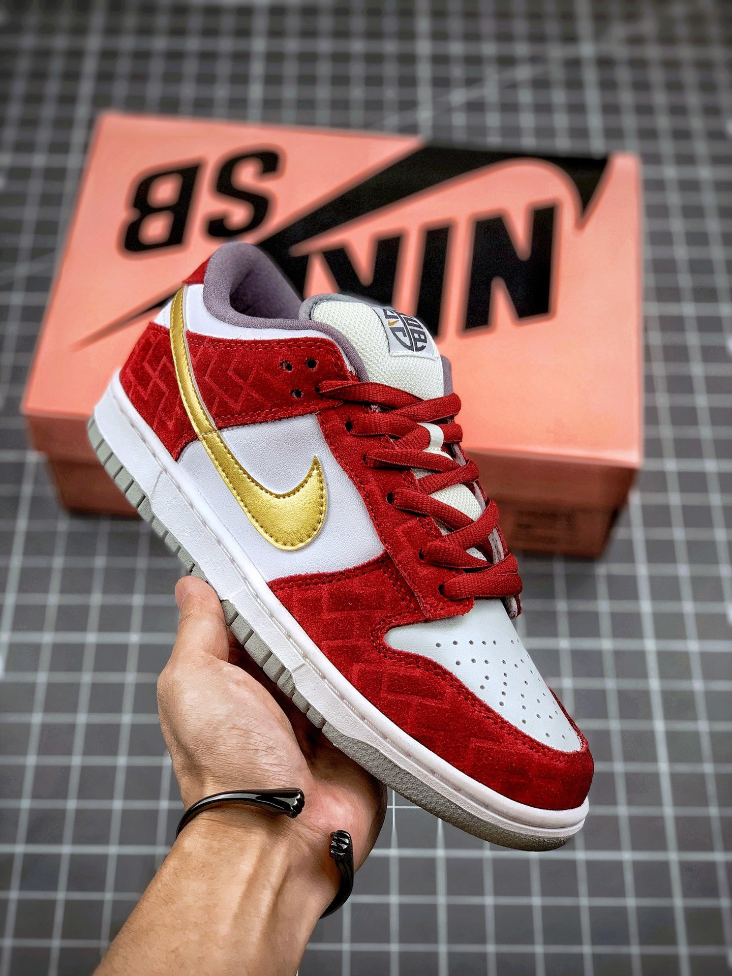 Nike Dunk Low Pro SB ‘Shanghai’ WhiteMetallic Gold-Redwood 5339271