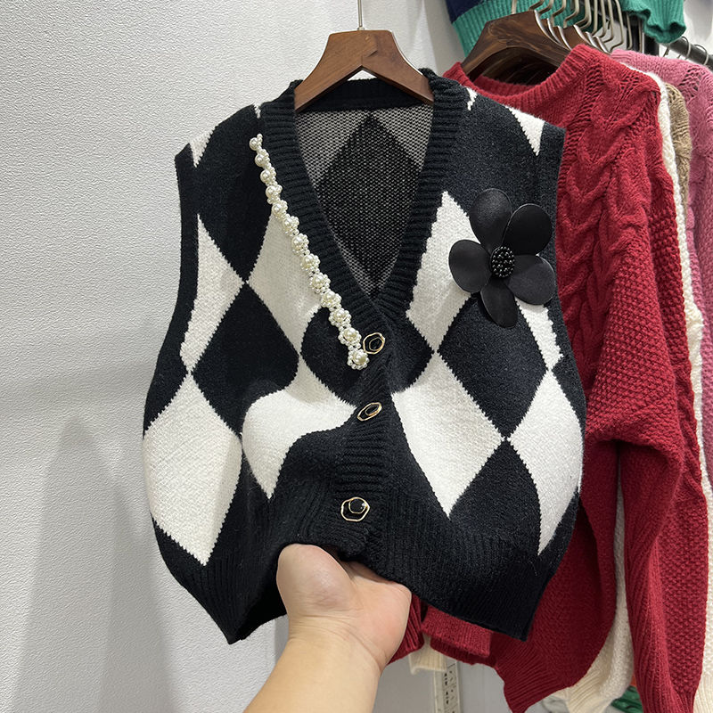 Black and white gant vest vest knitted female cardigan autumn and winter loose design sensitive diamond stereo flower sweater alx