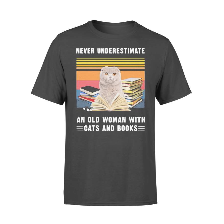 Never Underestimate An Old Woman With Cats And Books Scottish Fold Cat Vintage Retro T-shirt