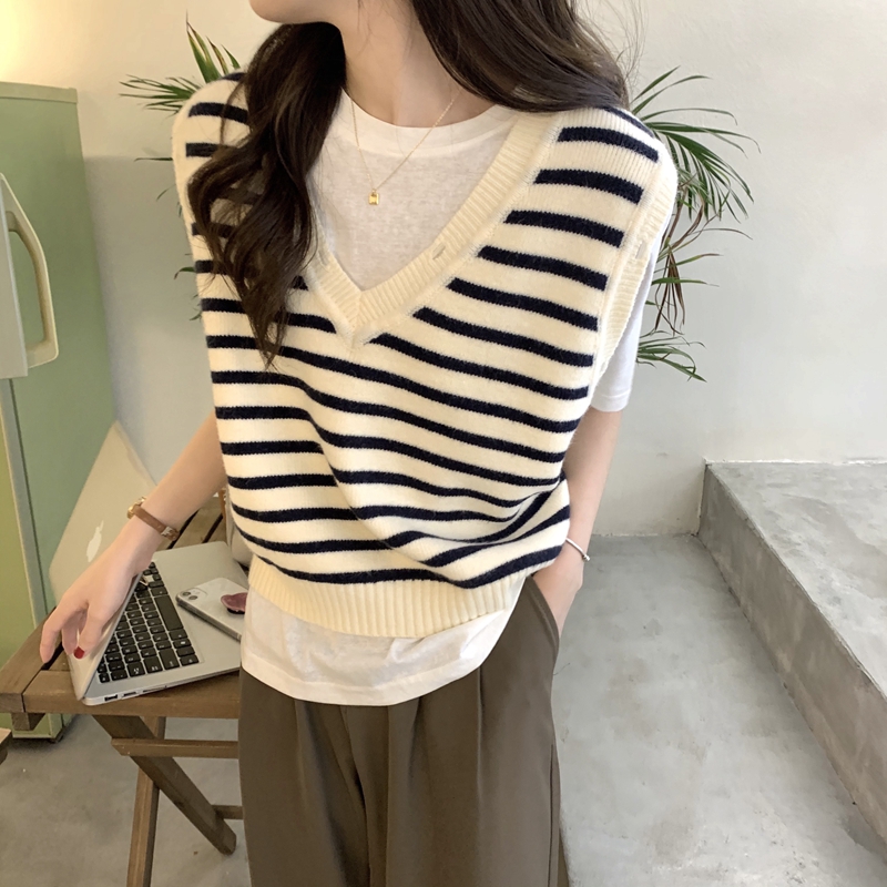 Stripe Sweater Vest Women 2021 Fashion Oversized Striped Knitted Vest Sweaters Vintage V Neck Sleeveless Female Waistcoat Tops alx