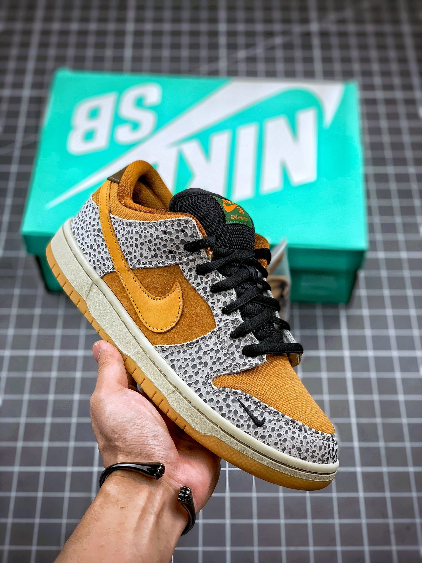 Nike SB Dunk Low Safari Neutral GreyKumquat-Desert Ochre CD2563-002 5339100