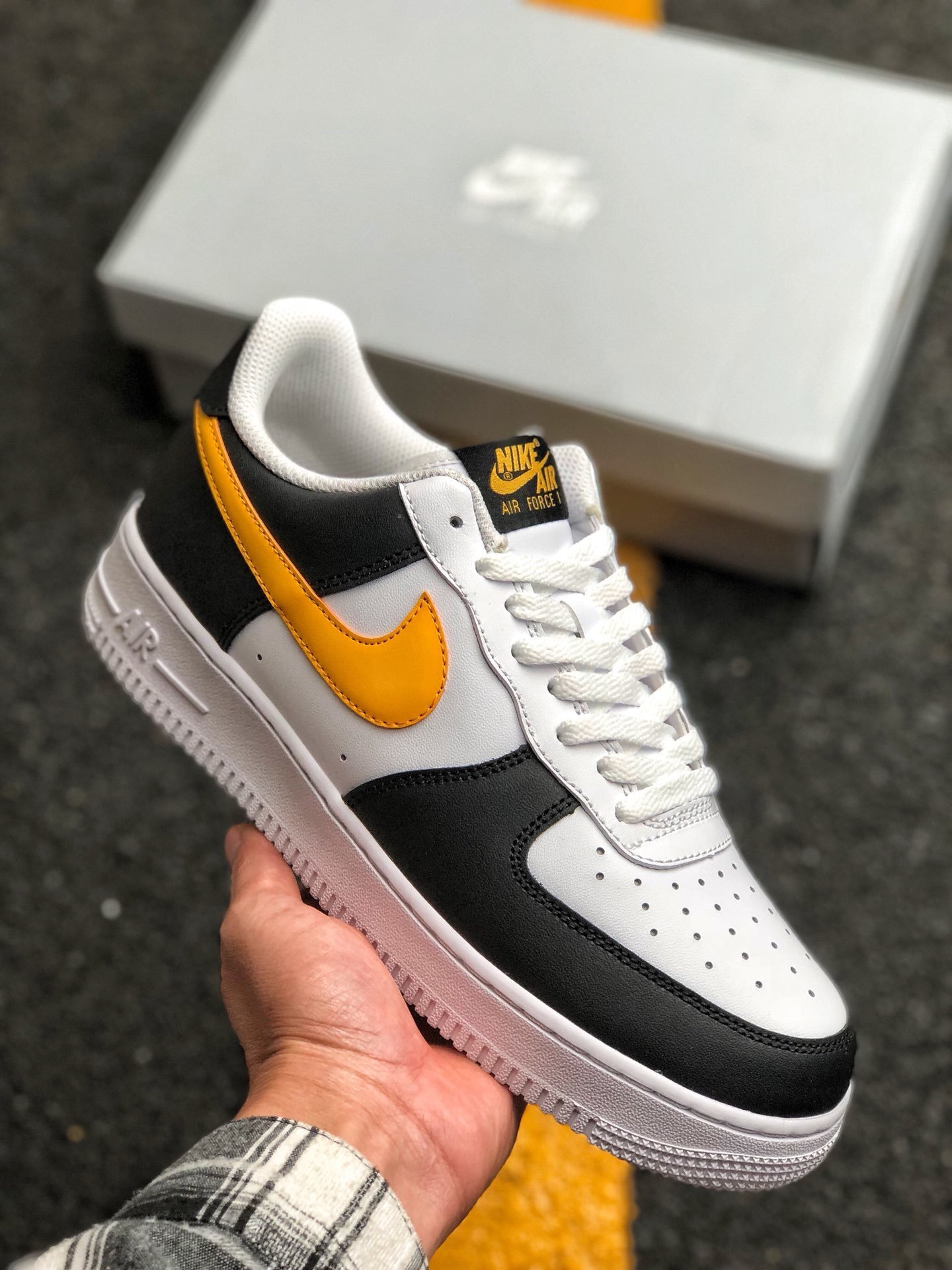 Nike Air Force 1 Low ‘Taxi’ BlackUniversity Gold-White 5340469