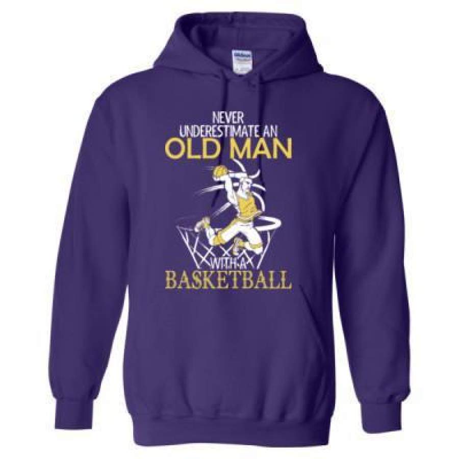 AGR Never Underestimate An Old Man With A Basketball – Heavy Blend™ Hooded Sweatshirt