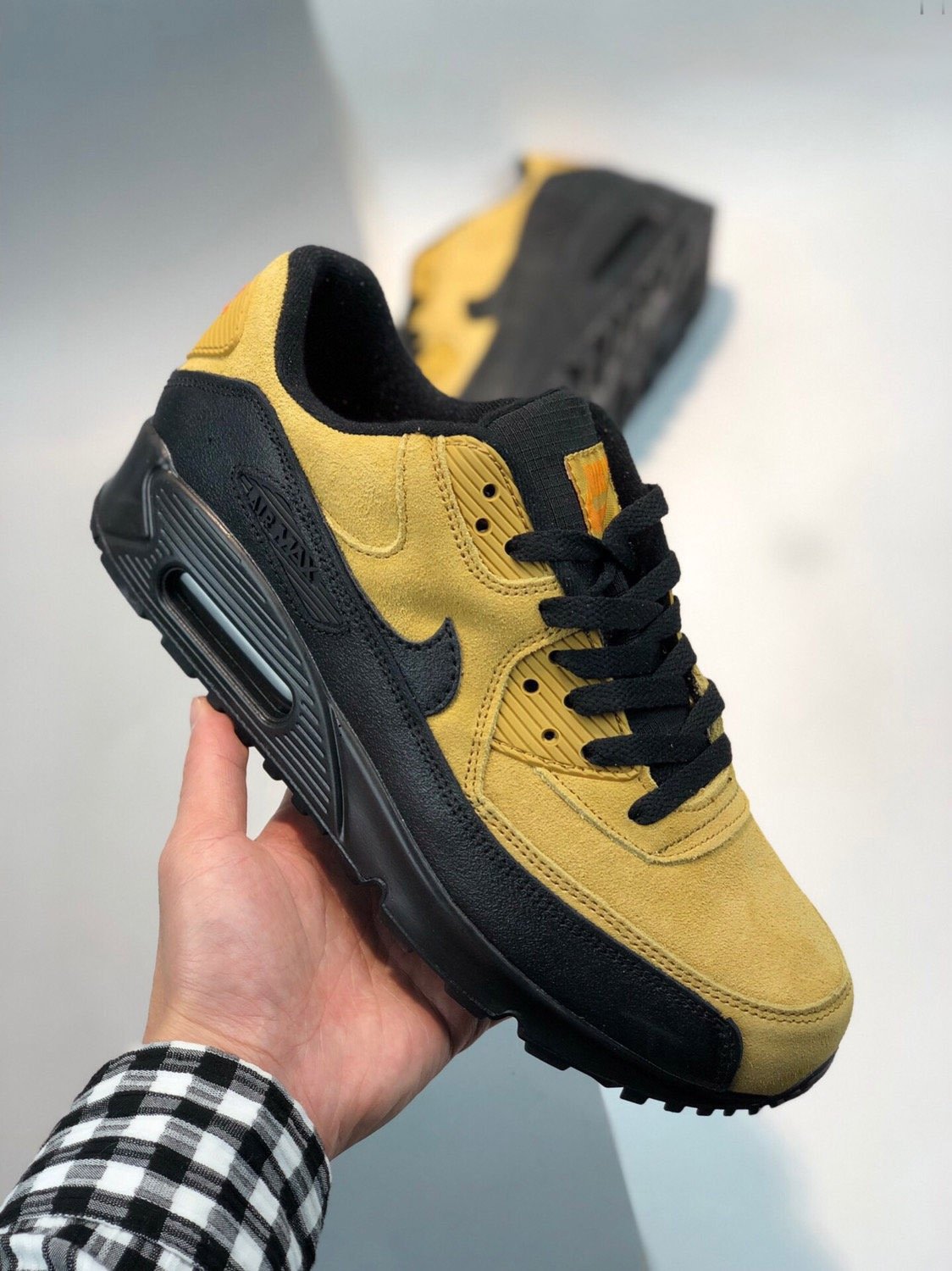 Nike Air Max 90 Essential BlackWheat Gold-University Red 5339701