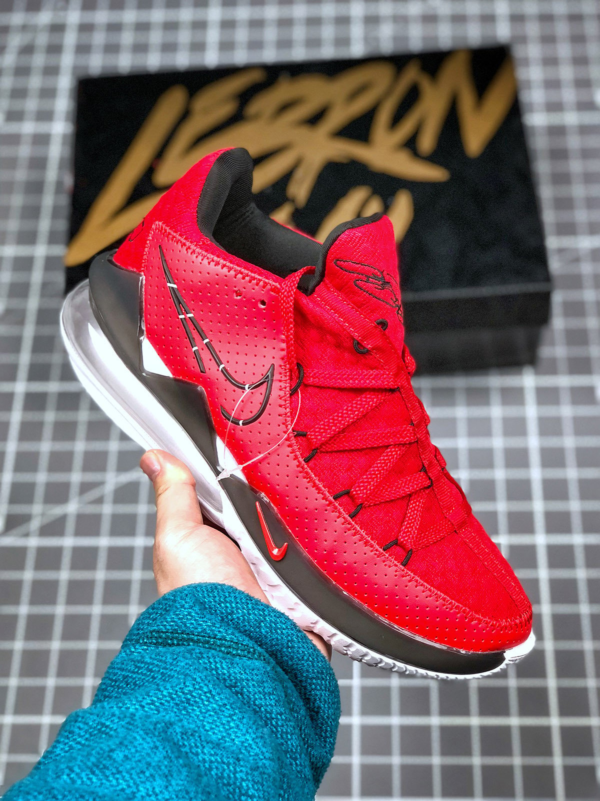 Nike LeBron 17 Low Red Black 5338500