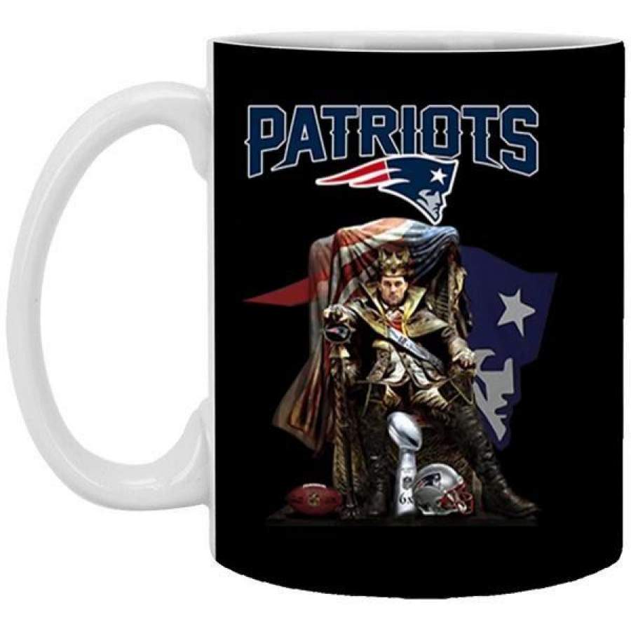 King of North Tom Brady sitting Iron Throne New England Patriots Black Costume gift 11 oz Mug