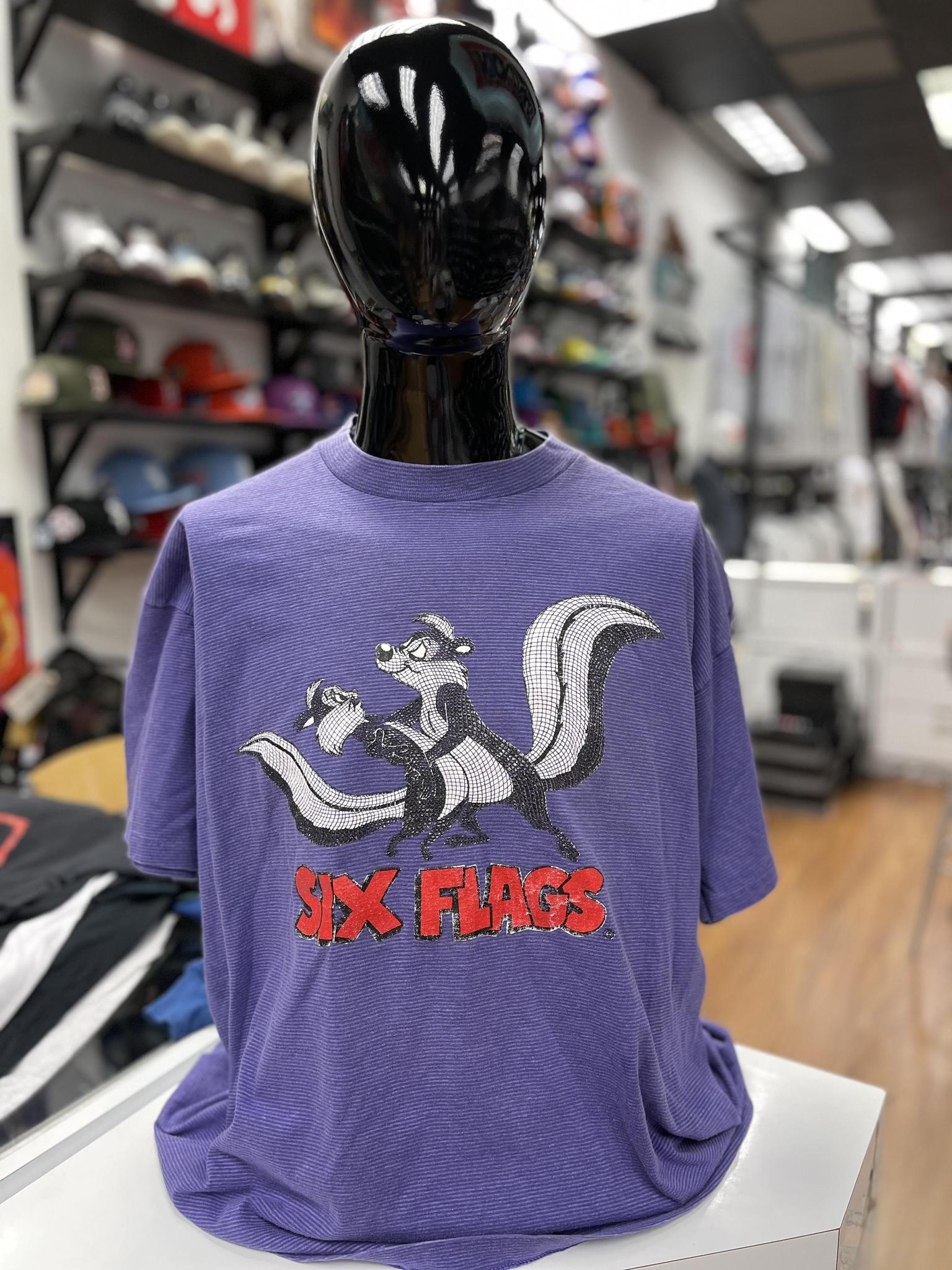 Vintage Six Flags Pepe Le Pew tee