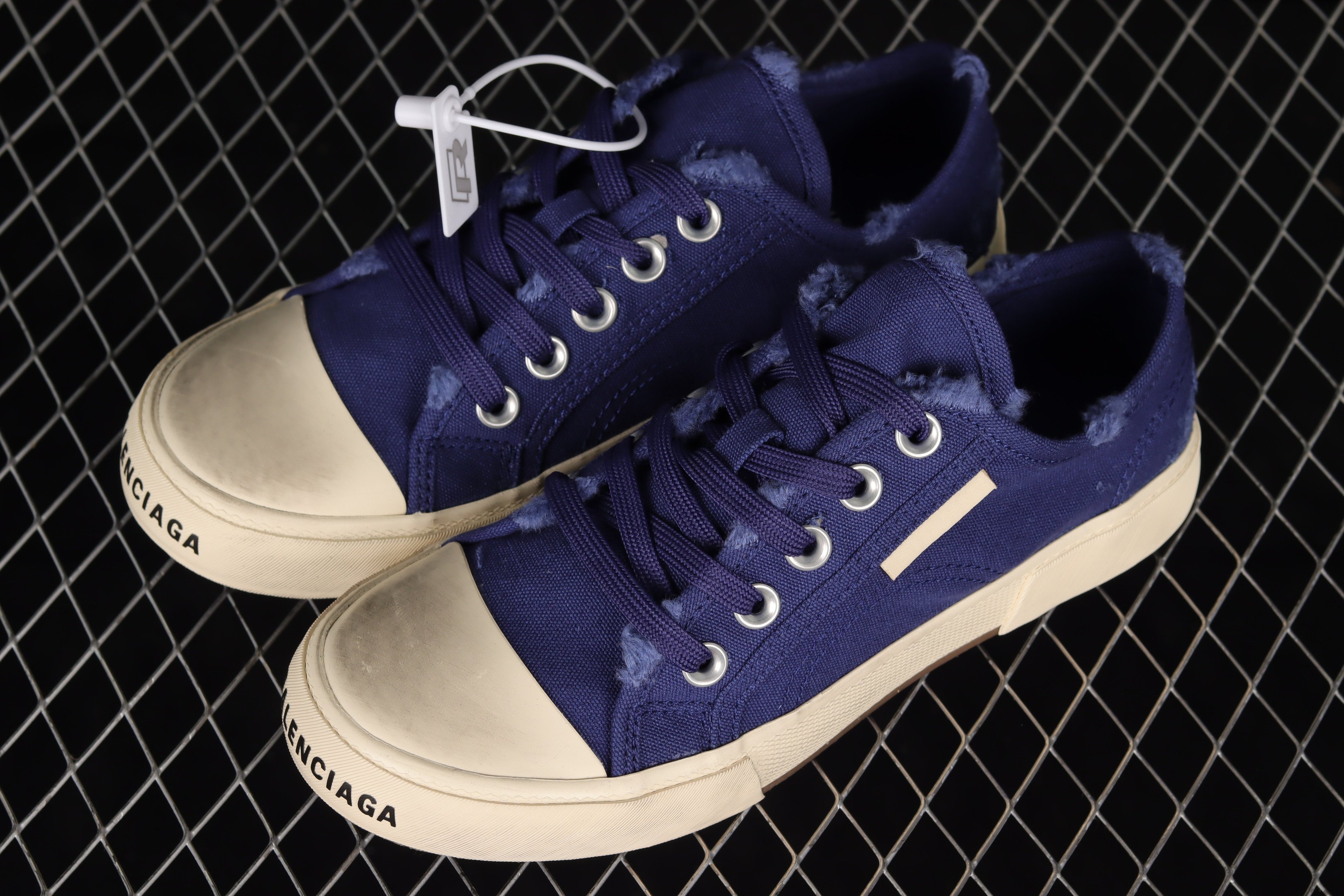 Balenciaga Paris Low Top Shoes Sneakers In Navy SNK686712262