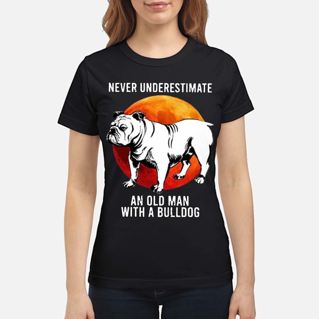 Never Underestimate An Old Man With A Bulldog Gift Man Dog Lovers T shirt