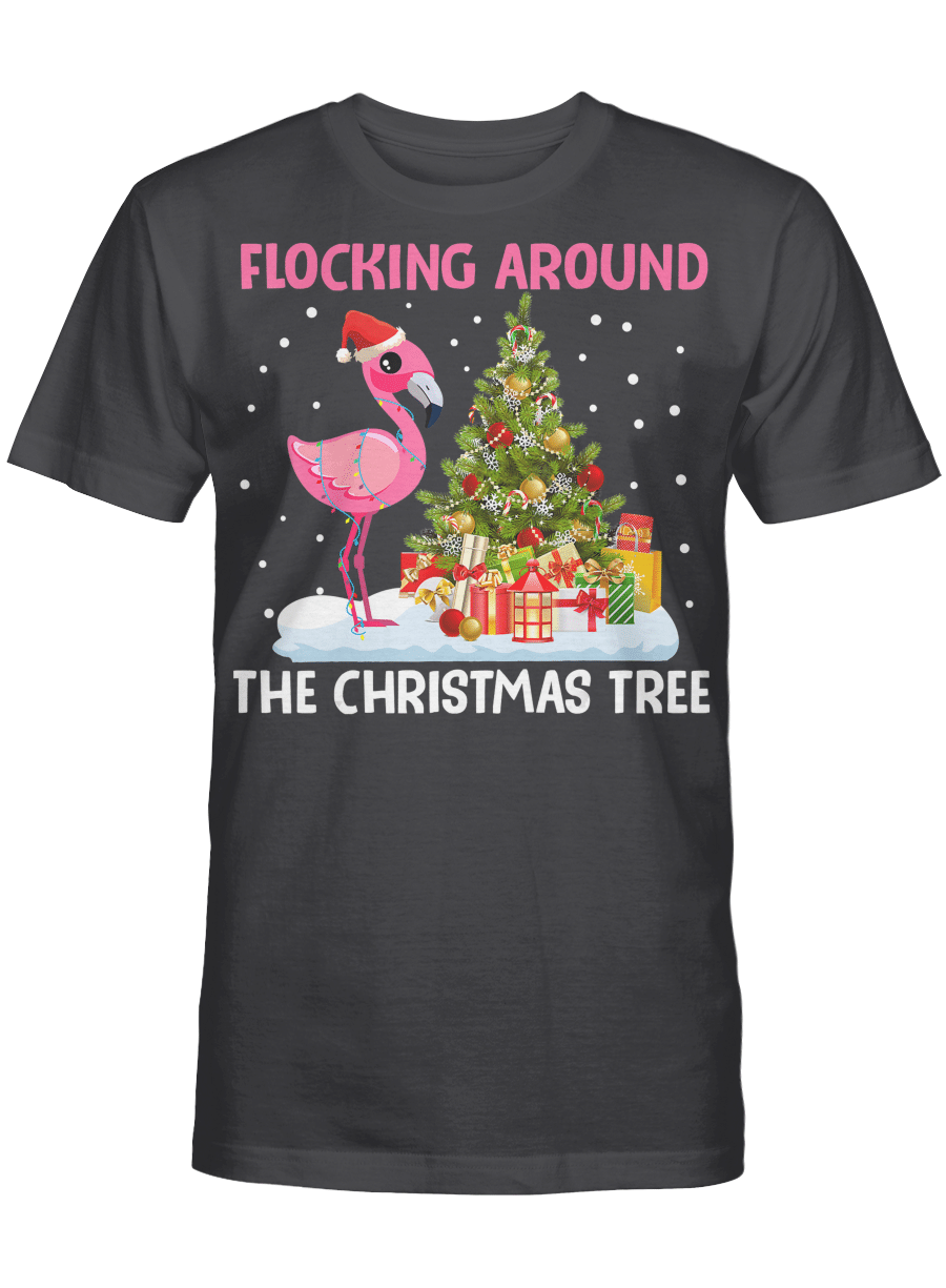 AmazeStyleZ Santa’s Reindeer, Ugly Christmas Sweater, Christmas Gift Ideas, Flamingo Christmas Men Flocking Around the Christmas Tree T-Shirt