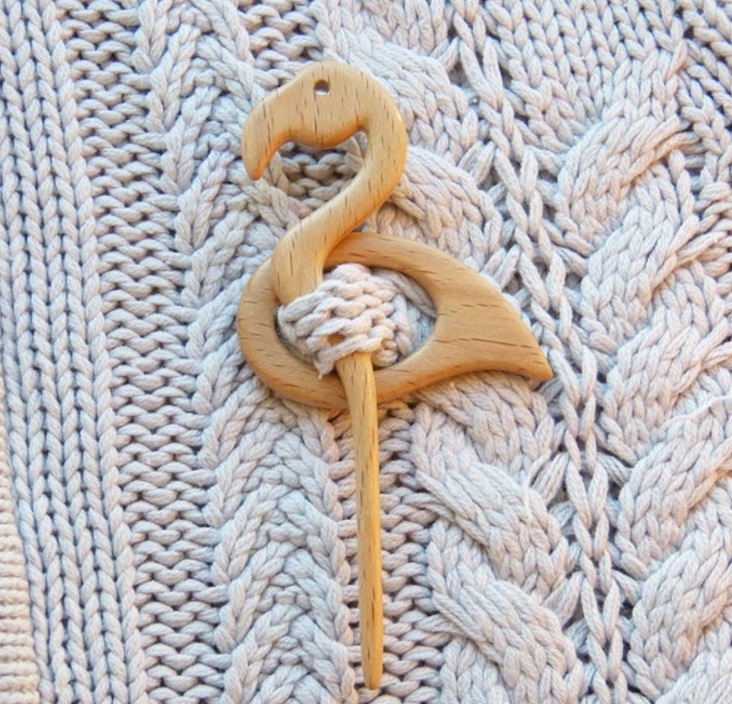 Brooch pin with wooden animal pattern , Funny Cute Sweater clip alx