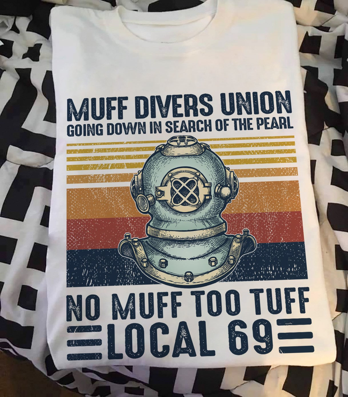 Muff divers union going down in search of the pearl no muff too tuff local 69 -T-Shirt