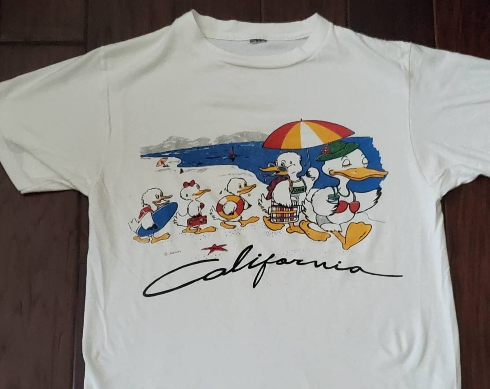 Vtg 80S Duck Ducklings Funny Cartoon Beach Animals Sailing Ocean Colorful Rainbow Surf California Tee T Shirt