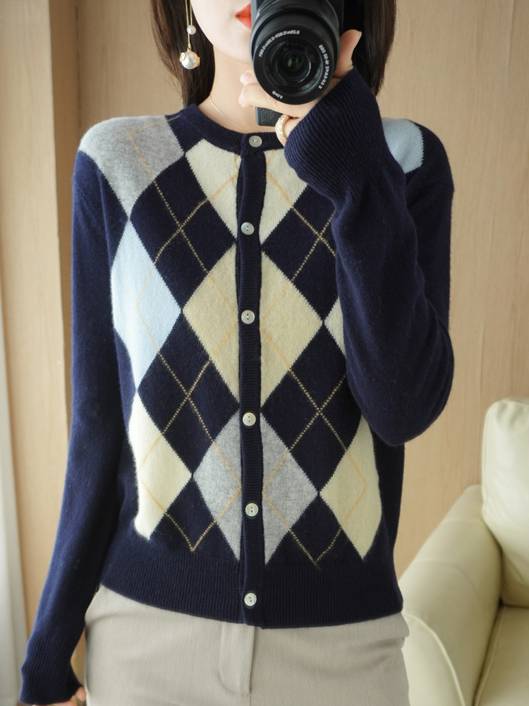 2022 Autumn And Winter Diamond-shaped Contrast Color Knitted Cardigan Women’s Fashion All-match Warm Bottoming Shirt Sweater Top alx