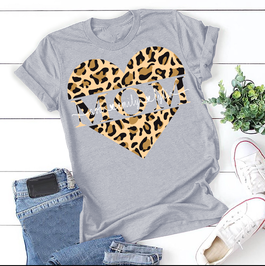 Apayprint – Mom Heart – Leopard| Personalized T-Shirt,  S – 5XL, White Grey Pink Blue Black