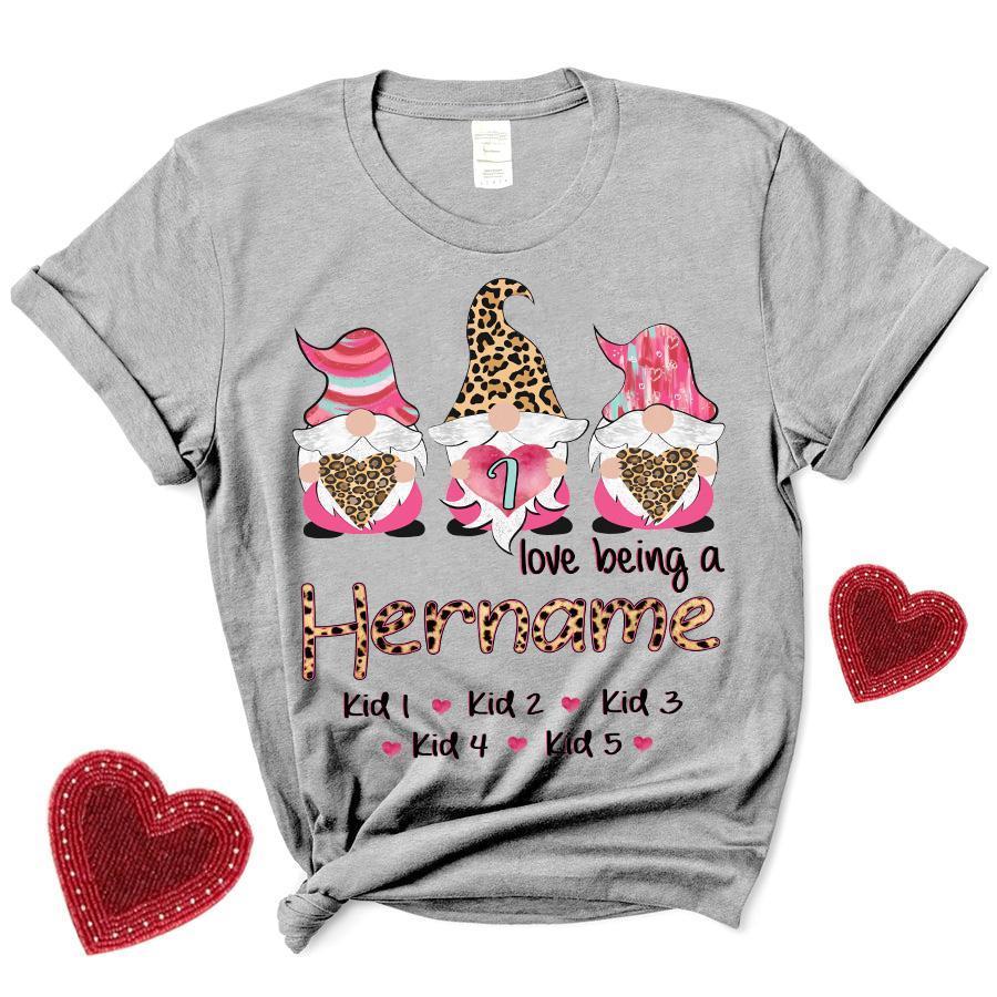 I Love Being a Grandma – Gnomes Valentine’s Gift | Personalized T-Shirt