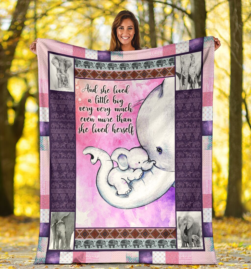 And She Loved A Little Boy Elephant Mom Cozy Fleece Blanket Sherpa Blanket