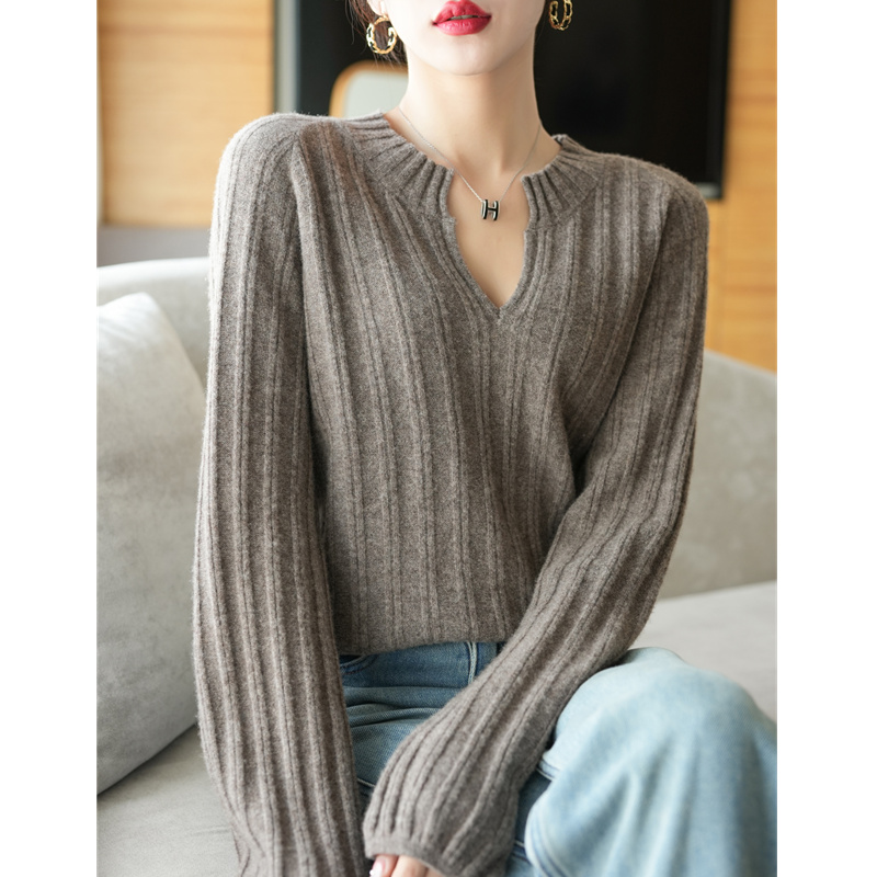 V-neck knitted cashmere sweater for women autumn and winter loose pullover sweater show slimming wool sweater alx