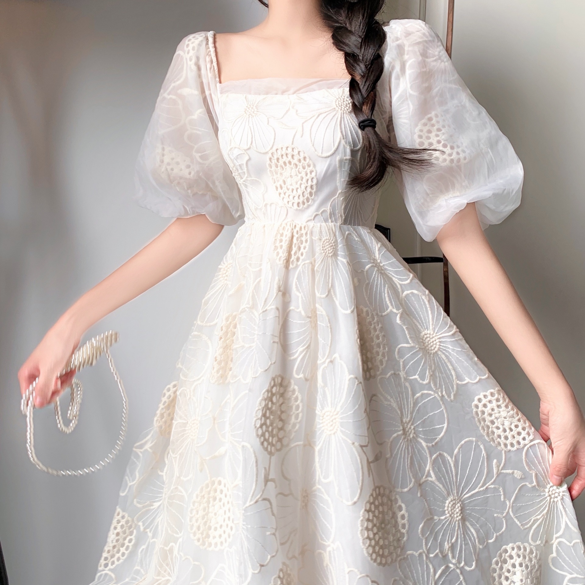 Vintage Embroidery Puff Sleeve Dress Women French High Waist Summer Midi Dress Female Elegant Square Collar A-line Party Vestido alx