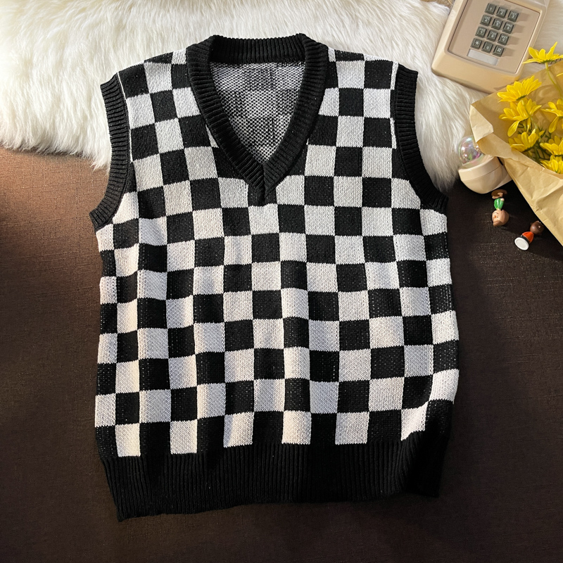 Checkerboard Sweater Vest Men V-neck Loose Plaid Fashion Vintage All-match Knitting Jumpers Students Harajuku Korean Preppy Chic alx