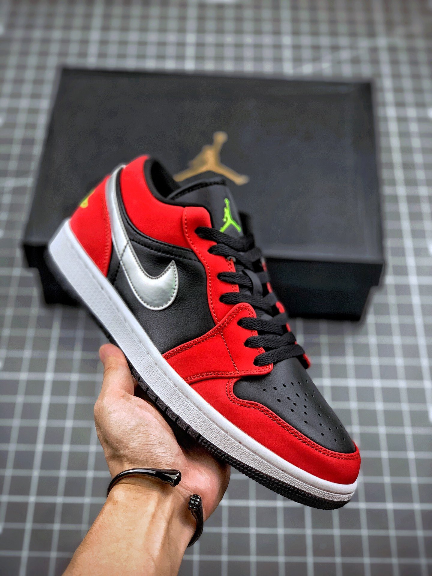 JD 1 Low BlackGreen Pulse-Gym Red-White 5341990