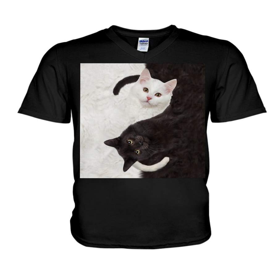 Black And White Couple Of Cats For Cat Lovers Guys V-Neck