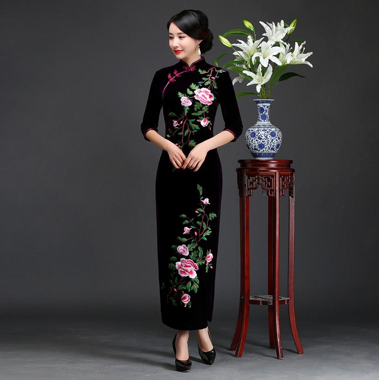 Top Grade Female Fall New Velour Qipao Chinese Style Embroider Flower Dress Half Sleeve Long Evening Mandarin Collar Cheongsam alx