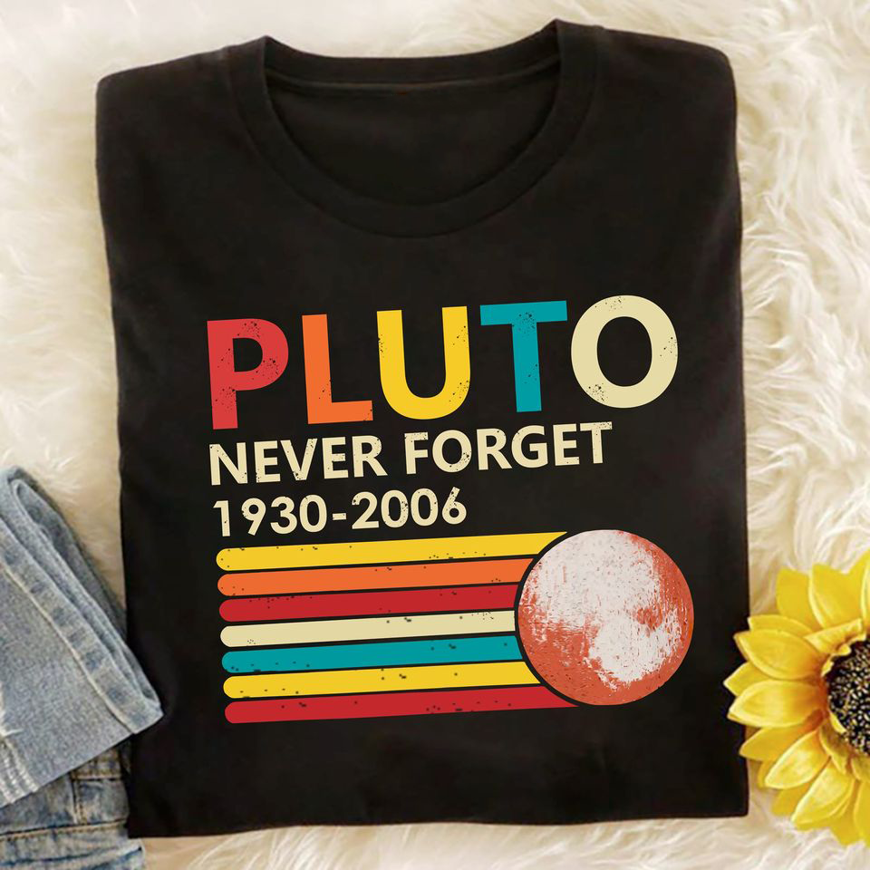 Vintage Retro Pluto Never Forget 1930-2006  Gift Standard/Premium T-Shirt