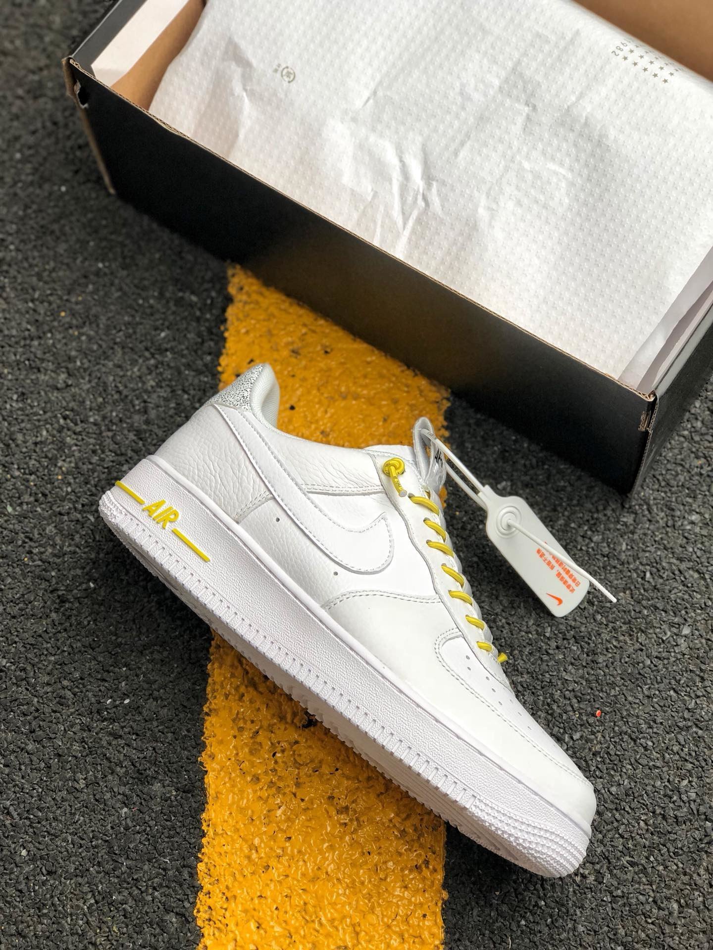 Nike Air Force 1 Lux WMNS ‘WhiteChrome Yellow’ 5340140