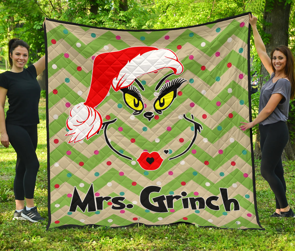 Christmas Premium Quilt | Sweet Mrs. Grinch Minimal Face Xmas Hat Quilt Blanket