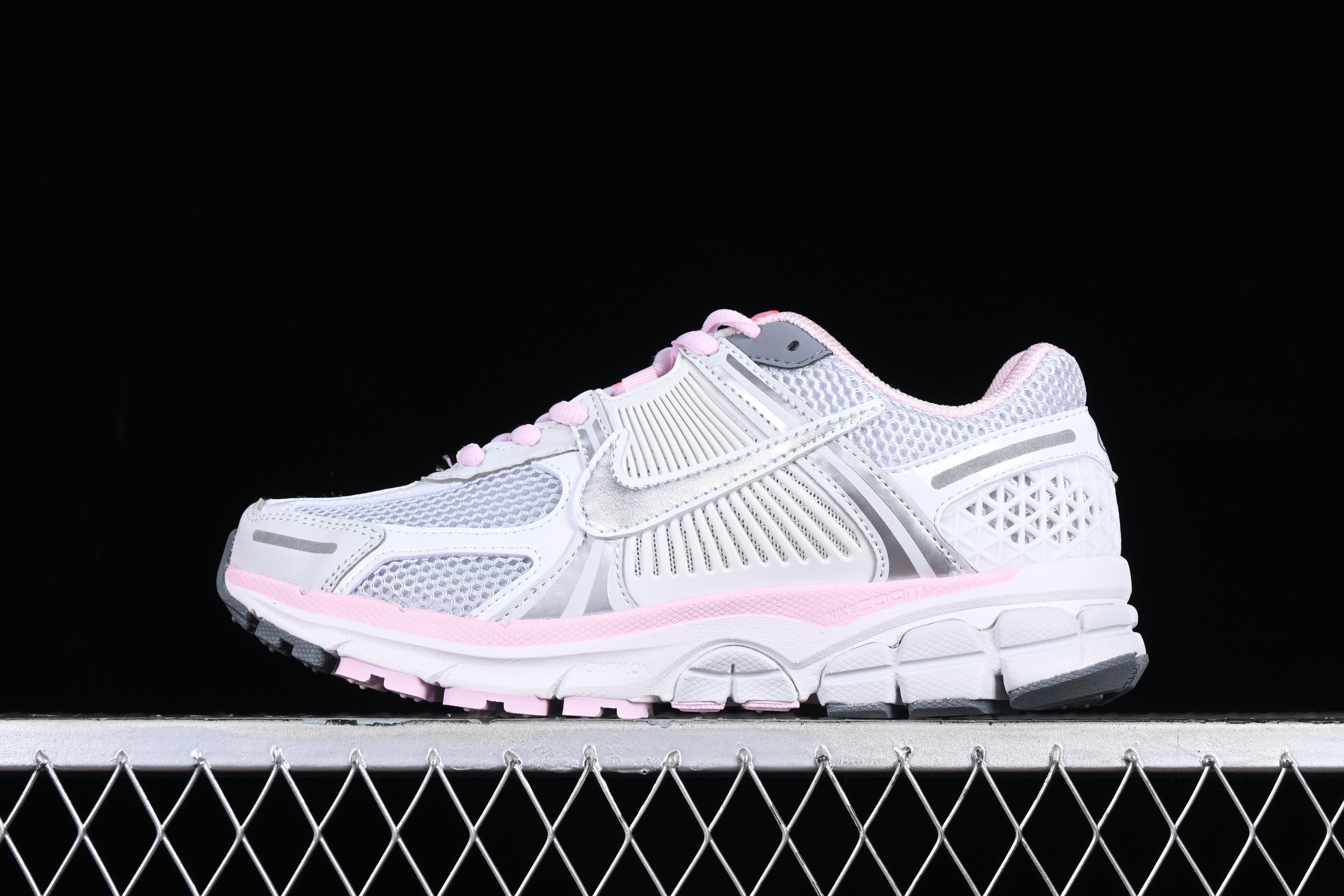 Nike Zoom Vomero 5 520SilverPink Shoes Sneakers SNK879469884