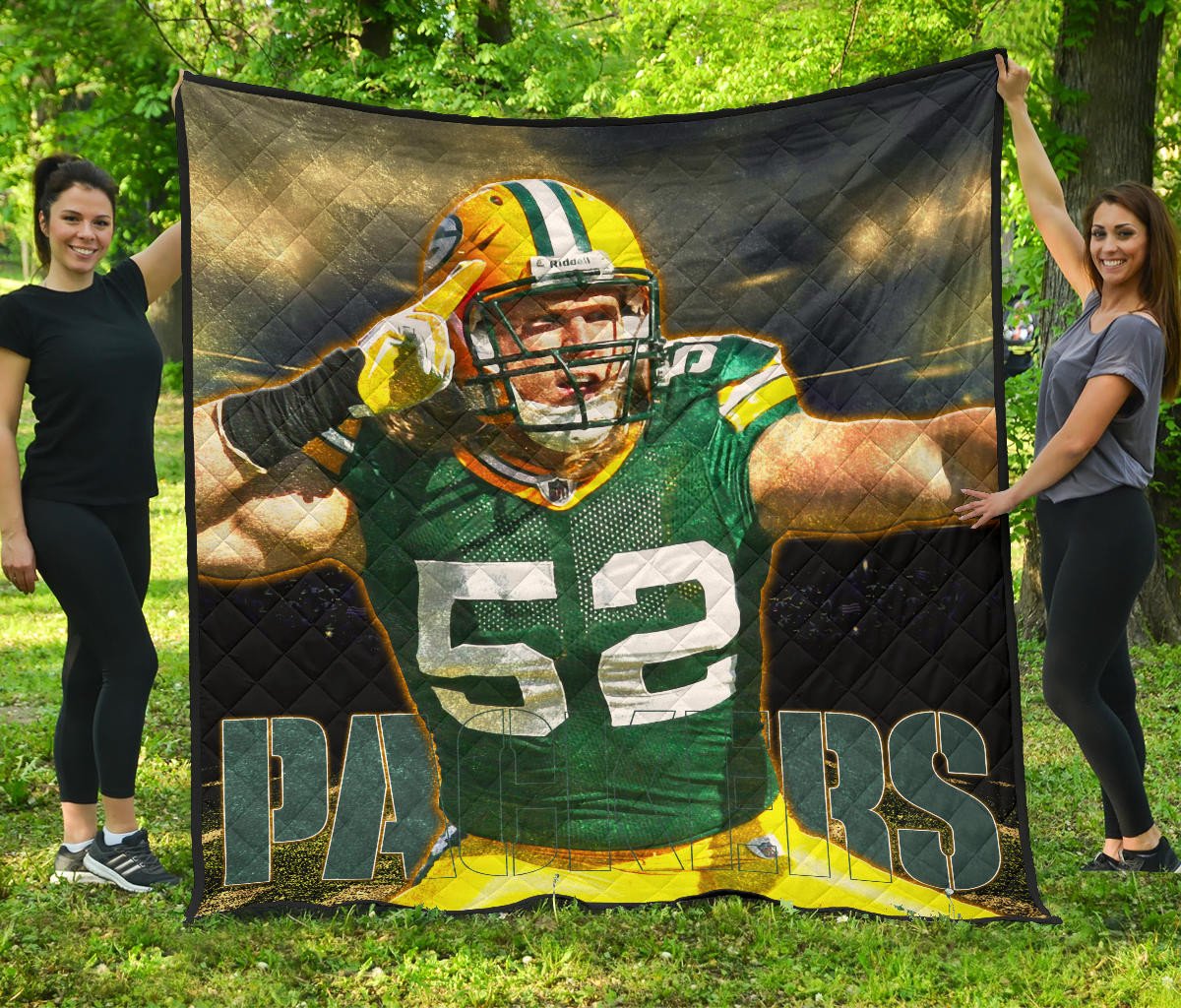 Green Bay American Football Packers Cute Clay Matthews 52 Under Flashlight Premium Quilt Blanket