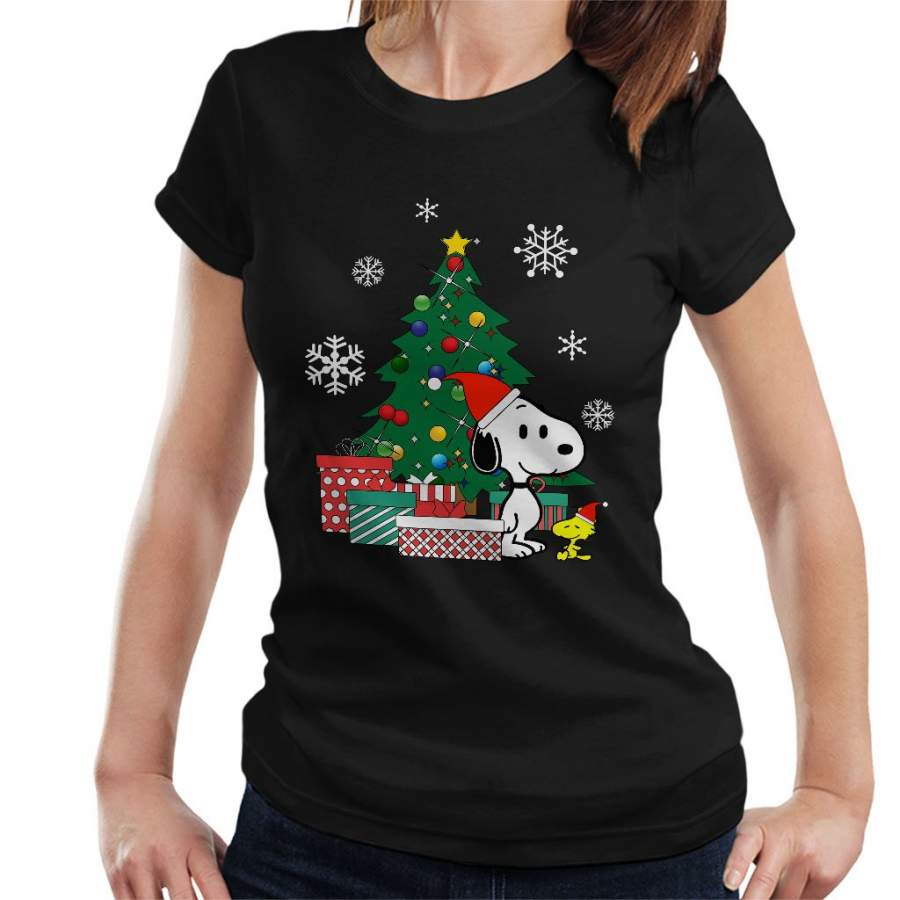 Snoopy And Woodstock Around The Christmas Tree Women’s T-shirt