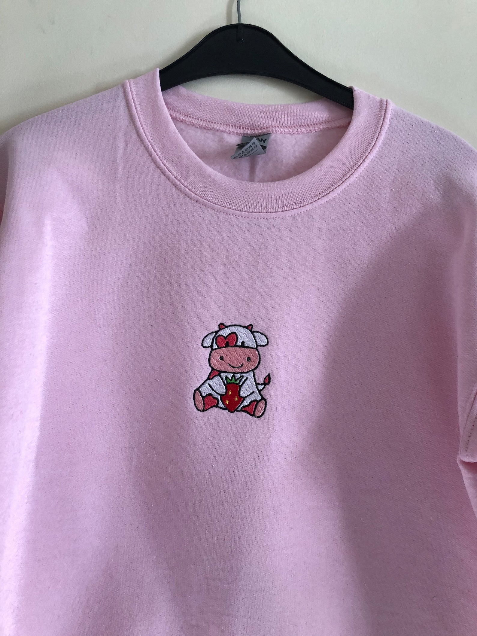 Strawberry Cow Embroidered Halloween Sweatshirt 2D Crewneck Sweatshirt All Over Print Sweatshirt For Women Sweatshirt For Men Sws3503