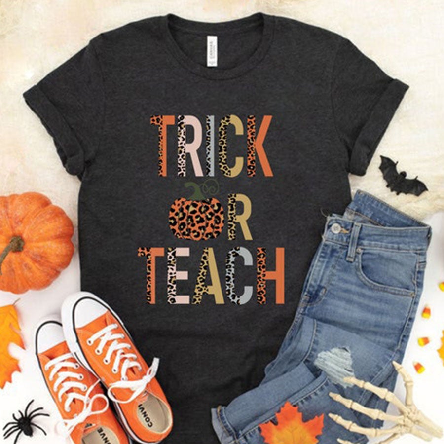 Trick Or Teach Halloween Shirt For Teachers, Teacher Halloween Costume, Tshirt For School Classroom Fall Autumn Party,Funny Halloween T-Shirt